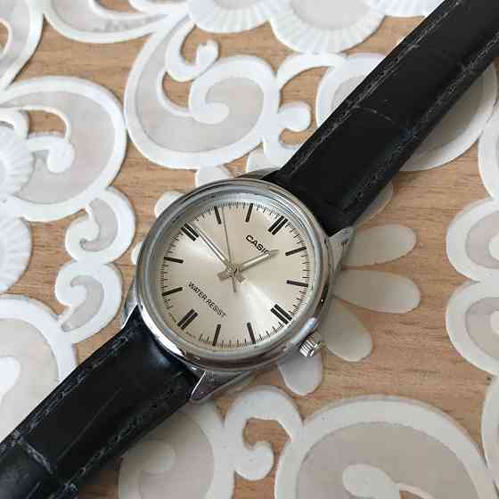 CASIO women's watch with leather strap in excellent condition! Astana