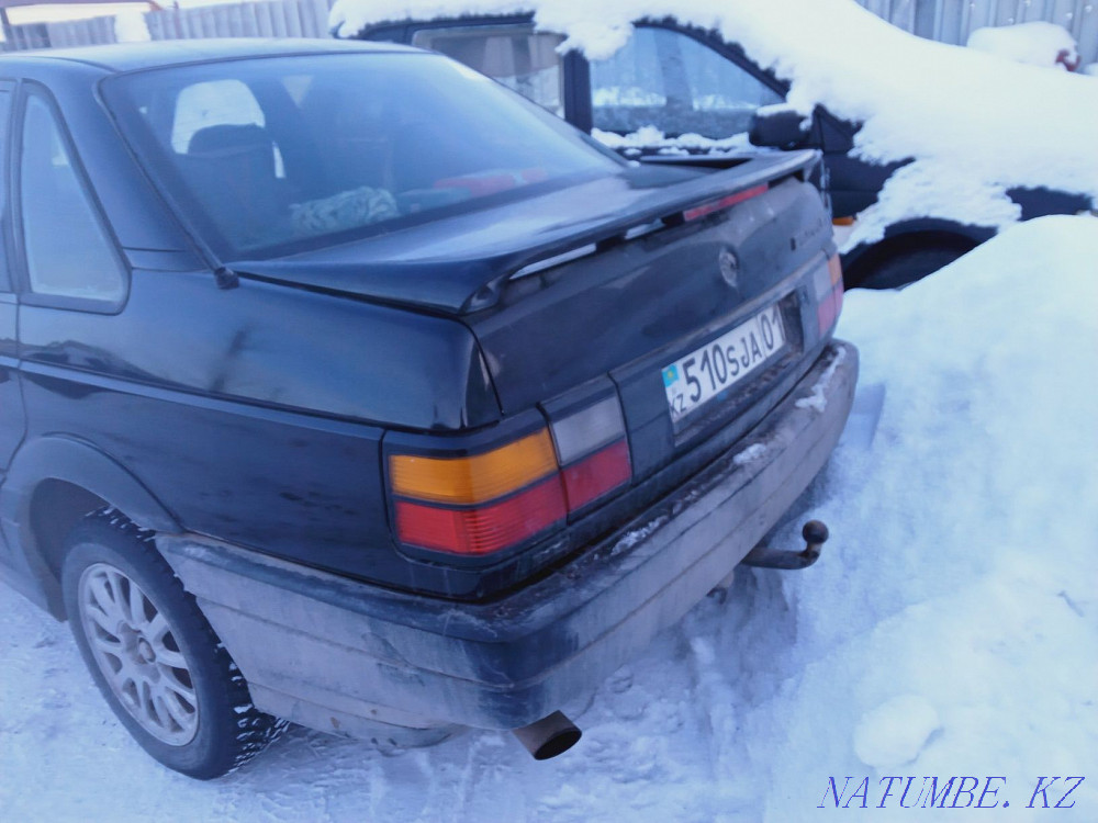 Passat B3 седан 2.0  Астана - изображение 1