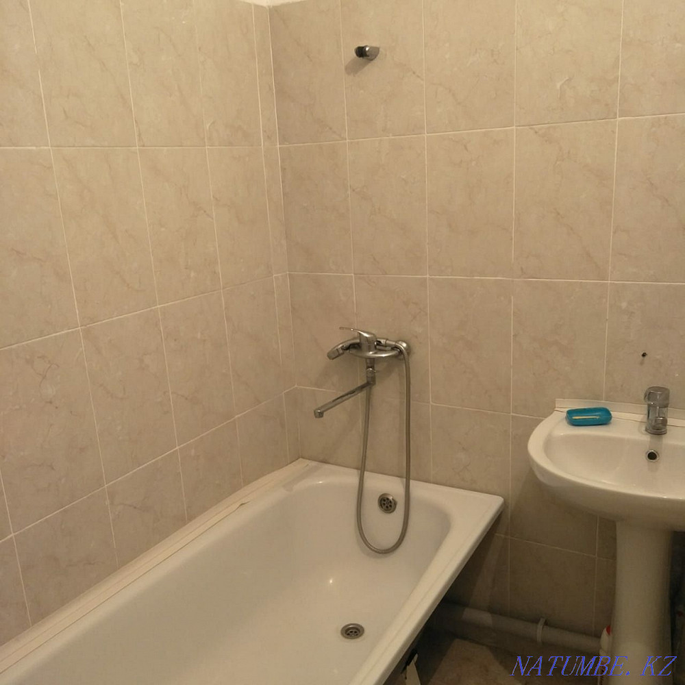 Екі бөлмелі пәтер күнделікті жалға беріледі   Алматы - изображение 2