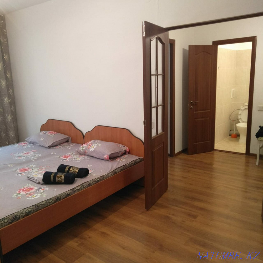 Екі бөлмелі пәтер күнделікті жалға беріледі   Алматы - изображение 4