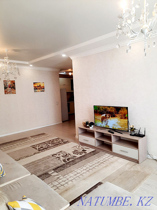 Екі бөлмелі пәтер күнделікті жалға беріледі   Алматы - изображение 4