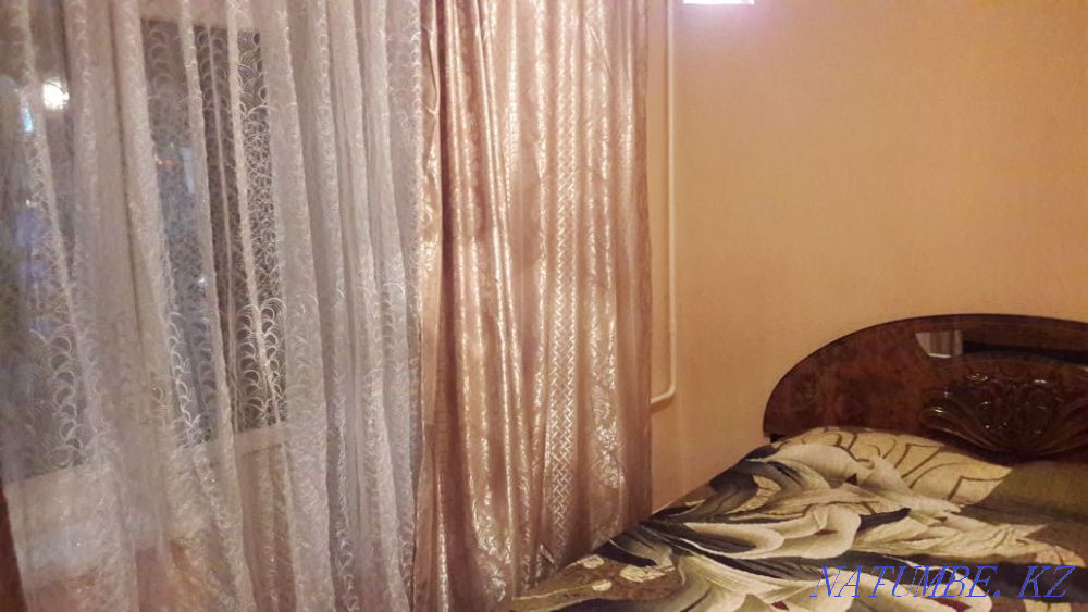 Екі бөлмелі пәтер күнделікті жалға беріледі   Алматы - изображение 2