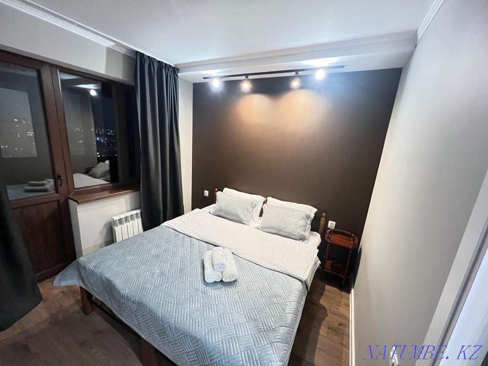 Екі бөлмелі пәтер күнделікті жалға беріледі   Алматы - изображение 5