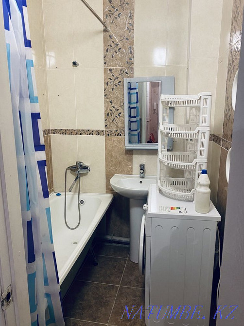 Екі бөлмелі пәтер күнделікті жалға беріледі   Алматы - изображение 2