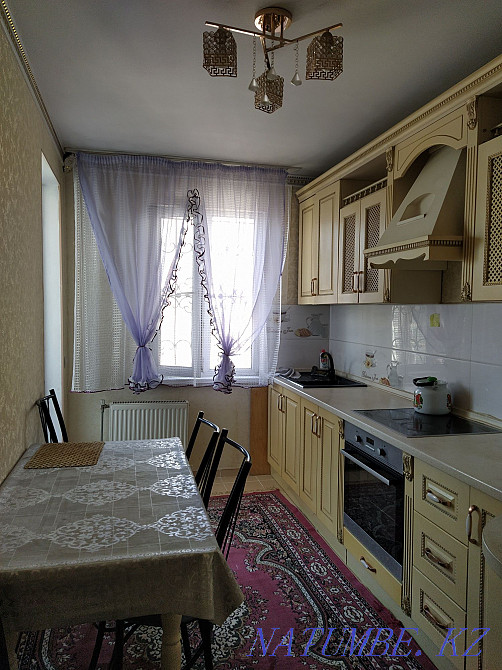 Екі бөлмелі пәтер күнделікті жалға беріледі   Алматы - изображение 5