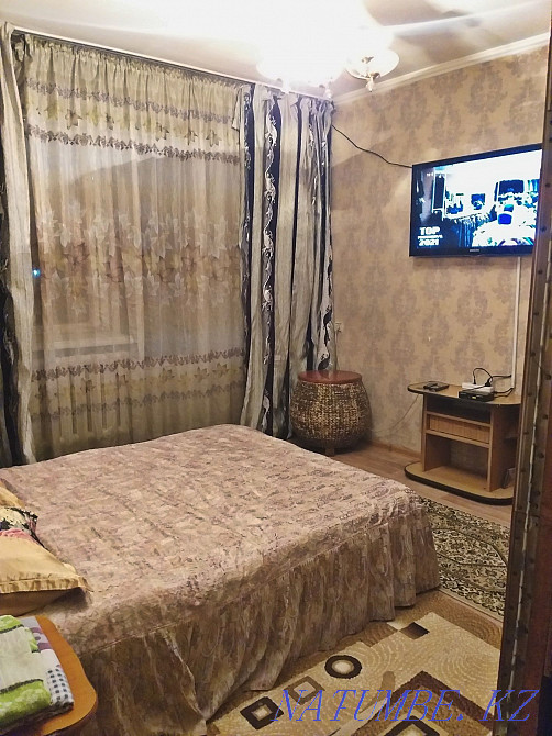 Екі бөлмелі пәтер күнделікті жалға беріледі   Алматы - изображение 2