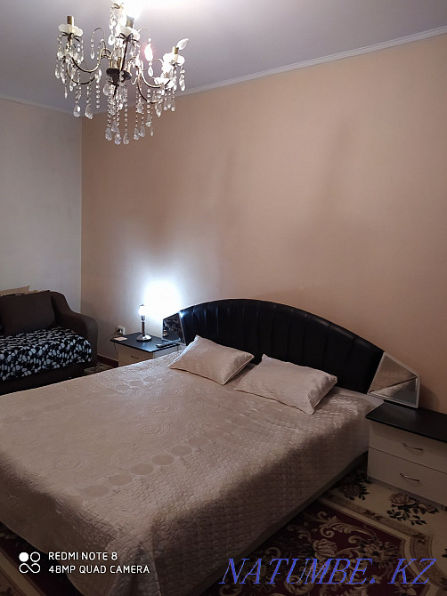 Екі бөлмелі пәтер күнделікті жалға беріледі   Алматы - изображение 3