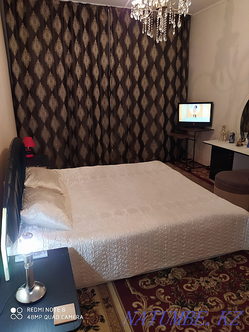 Екі бөлмелі пәтер күнделікті жалға беріледі   Алматы - изображение 2