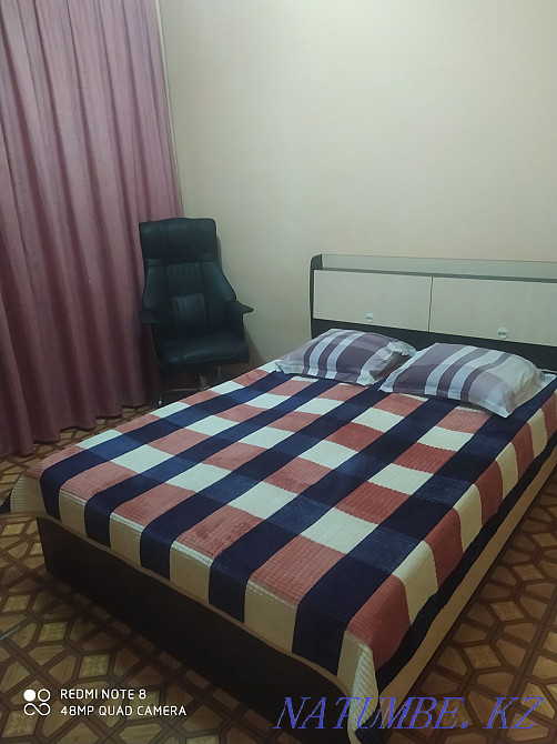 Екі бөлмелі пәтер күнделікті жалға беріледі   Алматы - изображение 5