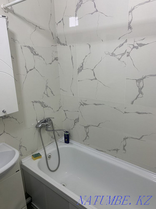 Екі бөлмелі пәтер күнделікті жалға беріледі   Алматы - изображение 5