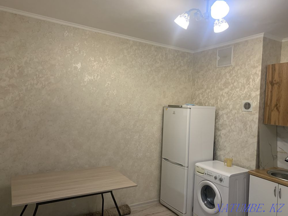 Екі бөлмелі пәтер күнделікті жалға беріледі   Алматы - изображение 2