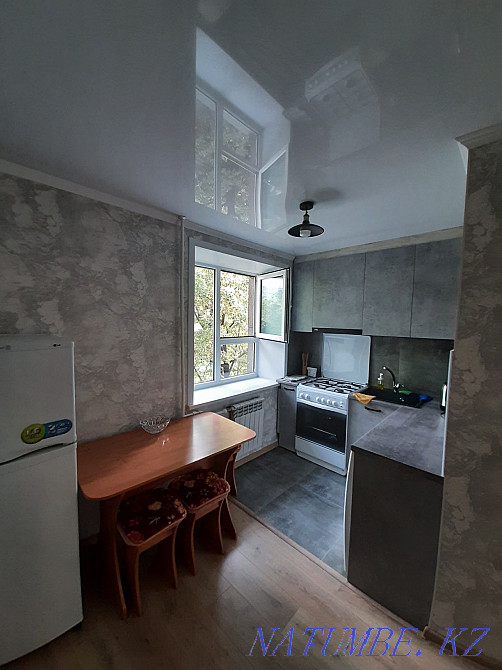 Екі бөлмелі пәтер күнделікті жалға беріледі   Алматы - изображение 3