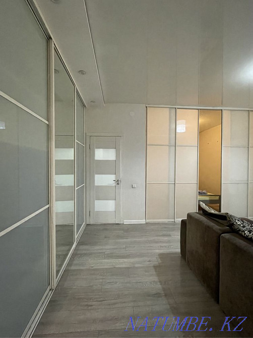 Екі бөлмелі пәтер күнделікті жалға беріледі   Алматы - изображение 2