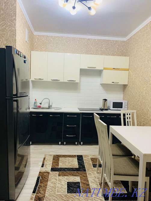 Екі бөлмелі пәтер күнделікті жалға беріледі   Алматы - изображение 5