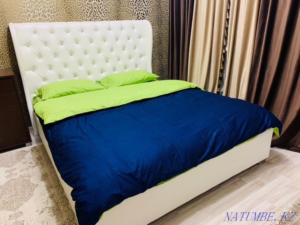 Екі бөлмелі пәтер күнделікті жалға беріледі   Алматы - изображение 1