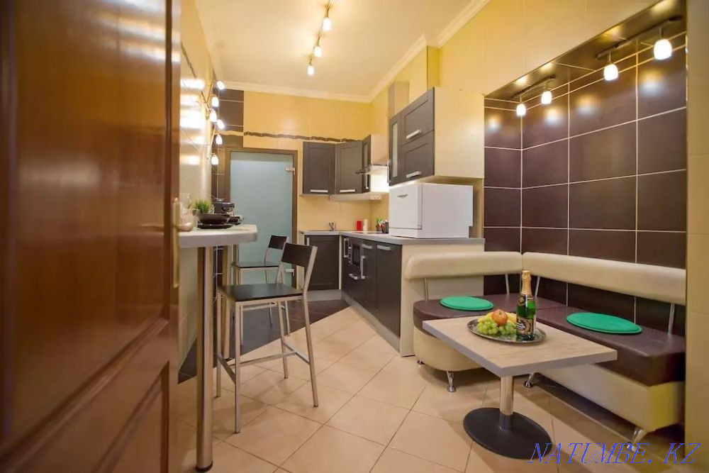 Екі бөлмелі пәтер күнделікті жалға беріледі   Алматы - изображение 4