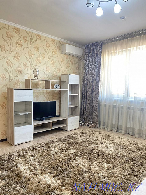 Екі бөлмелі пәтер күнделікті жалға беріледі   Алматы - изображение 4