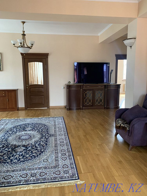 Сдаётся коттедж в престижном районе Алматы - изображение 13