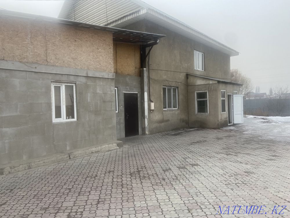 Rent a yard with a house for rent in the microdistrict Shapagat (Dawn of the East) Almaty - photo 3