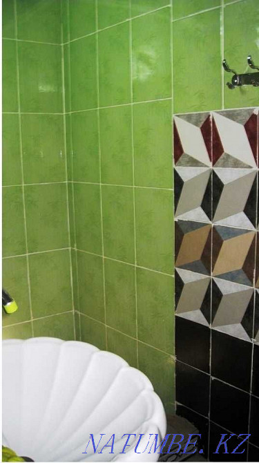 3 бөлмелі үй, жиһаздалған, аулада автотұрақ, үйде душ + әжетхана,  Алматы - изображение 2