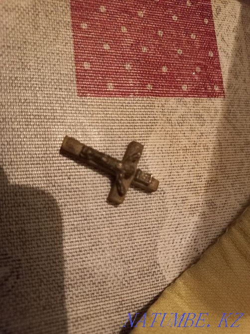 Крестик деревянный антиквар Алматы - изображение 1