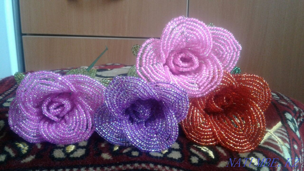 Срочно продаю розы из бисера. Алматы - изображение 1