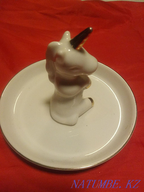 Фарфоровая лошадка-сувенир Алматы - изображение 1