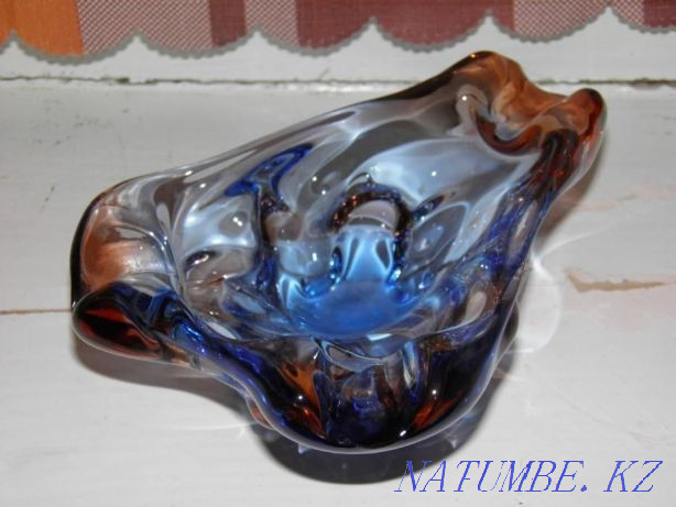 Ashtray made of colored Czech glass ( Bohemia ) 2 pieces antique Almaty - photo 4