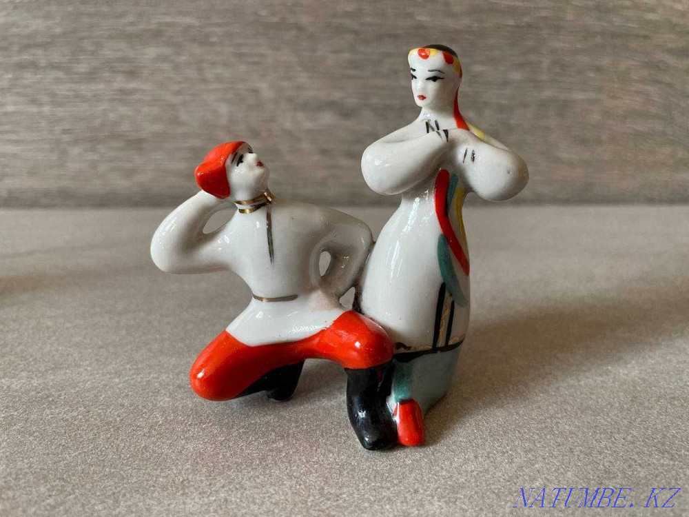Porcelain figurines "Gopak dance" (Polonsky plant), USSR Almaty - photo 3