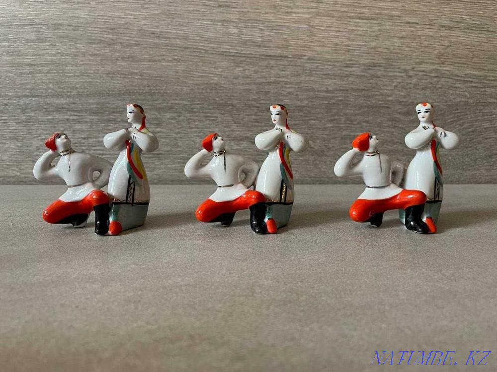Porcelain figurines "Gopak dance" (Polonsky plant), USSR Almaty - photo 2