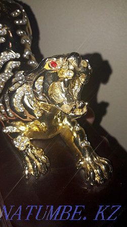 Золотистая Статуэтка Тигра На Подставке Алматы - изображение 4