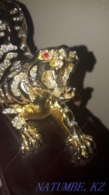 Golden Tiger Figurine On A Stand Almaty - photo 4