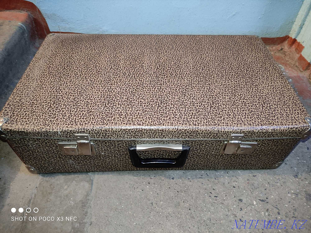 Soviet suitcase, Moscow metro station Almaty - photo 1