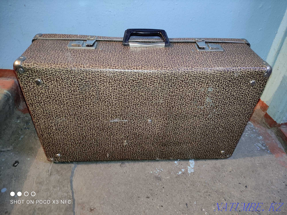Soviet suitcase, Moscow metro station Almaty - photo 3
