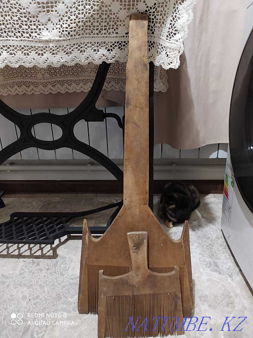 Comb for spinning. It scratched. Small and big Almaty - photo 1