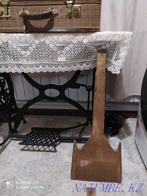 Comb for spinning. It scratched. Small and big Almaty - photo 3