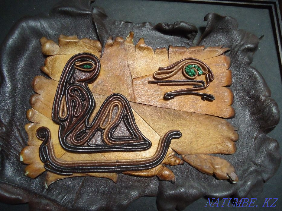 Картина дизайнерская из кожи и натурального камня малахита ЖРИЦА . Алматы - изображение 1