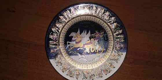 Продам сувенирную тарелку, покрыта 24 каратным золотом в отличном с. Алматы