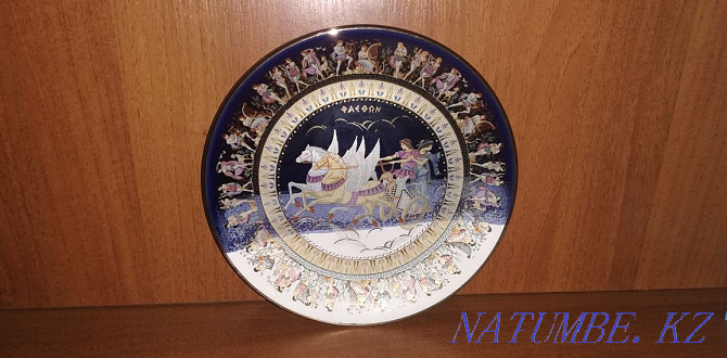 Продам сувенирную тарелку, покрыта 24 каратным золотом в отличном с. Алматы - изображение 2