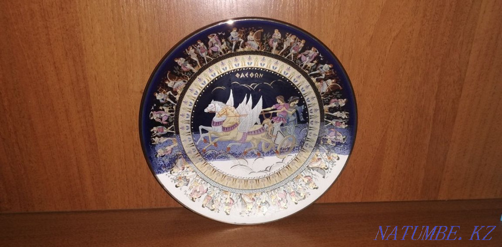 I will sell a souvenir plate, covered with 24 carat gold in an excellent village. Almaty - photo 2
