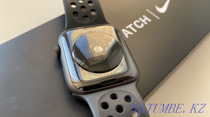 Apple watch SE 44 мм Nike Edition Усть-Каменогорск - изображение 2