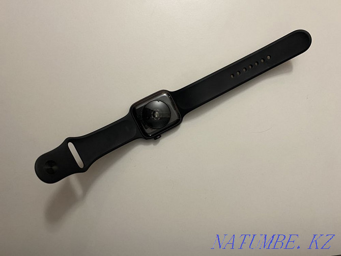 Apple Watch SE 44mm Space Gray Усть-Каменогорск - изображение 3