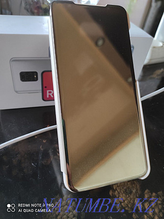 Продам чехол золотова цвета на телефон Redmi Note Pro 9 . Усть-Каменогорск - изображение 1