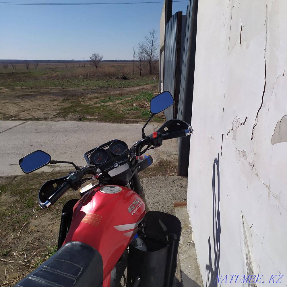 Gsx Suzuki motorcycle for sale with 400000 mileage  - photo 2