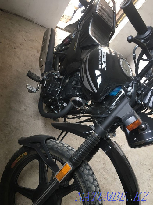 Мотоцикл suzuki gsx  - изображение 1