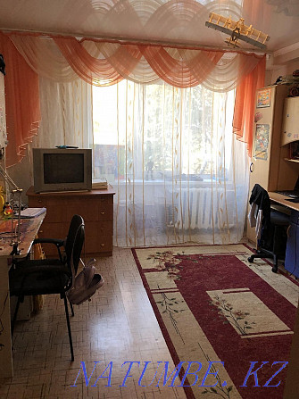 Сдам комнату с мебелью и бытовой на Кабанбай батыра 164 Усть-Каменогорск - изображение 1