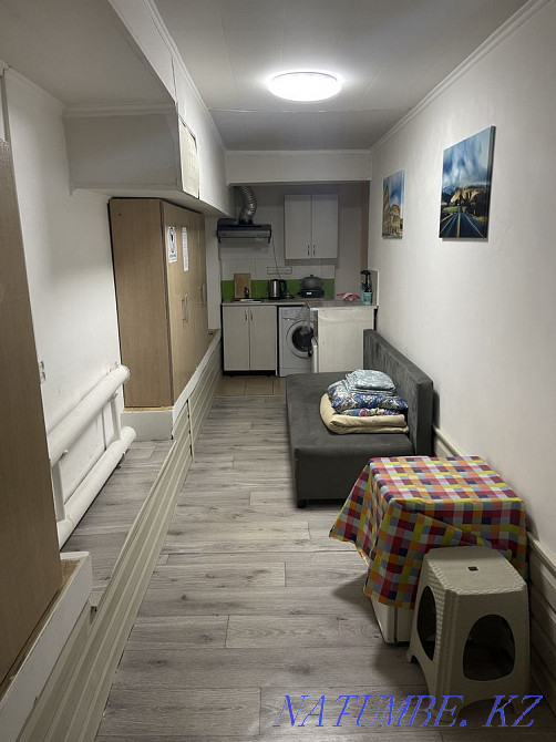 Рахмет сауда орталығы ауданынан бөлме жалдаймын, барлық қажетті жиһаздар мен тұрмыстық техникалар бар  Астана - изображение 3