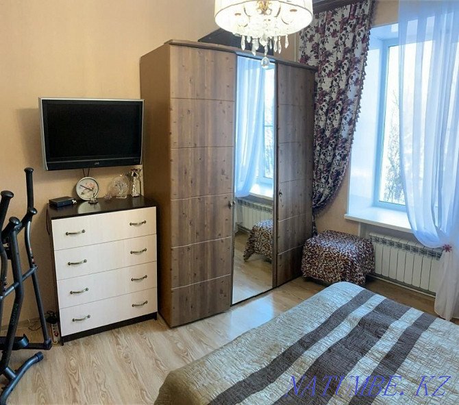 Сдам комнату с мебелью и бытовой на Кабанбай батыра Усть-Каменогорск - изображение 1