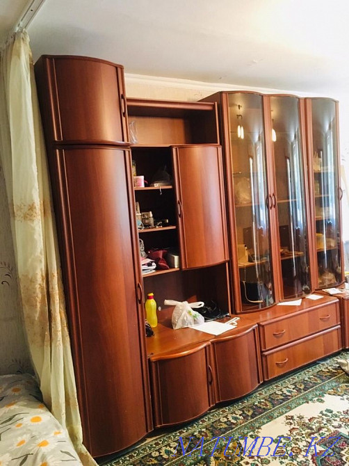 Мен Розыбакиевтегі Мега Центр жанындағы үйде бөлме жалдап тұрамын  Алматы - изображение 1