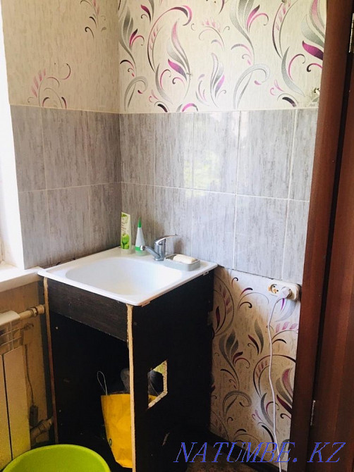 Мен Розыбакиевтегі Мега Центр жанындағы үйде бөлме жалдап тұрамын  Алматы - изображение 3